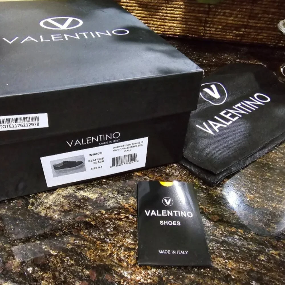 NWT/NIB Woman's Authentic Valentino Beatrice Black Leather Mono Embossed Shoes - Picture 2 of 14